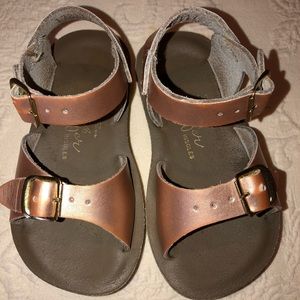 Rose gold Sun San toddler size 7 sandals